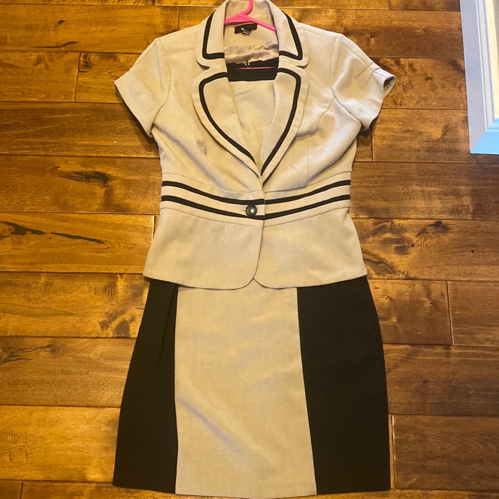 BCX Short Sleeve Blazer Beige & Black Juniors Size Large Dress (Two Piece Set)